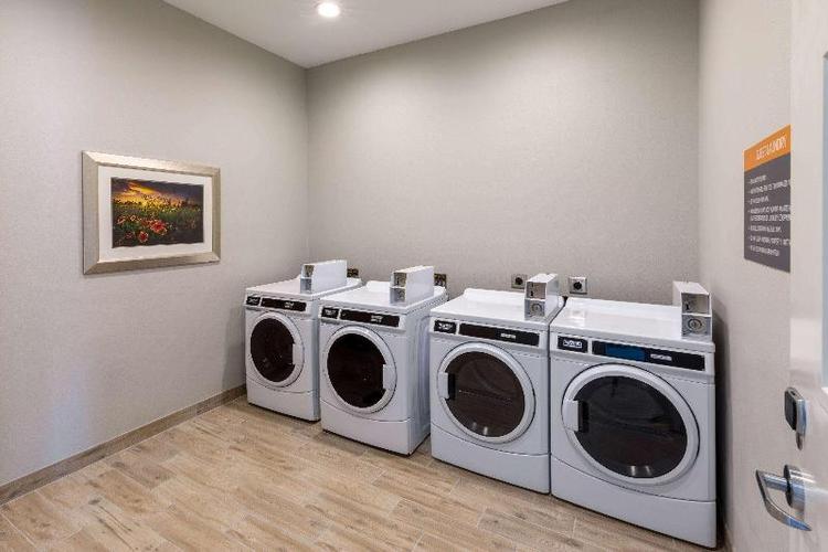 La Quinta Inn & Suites Round Rock near Kalahari