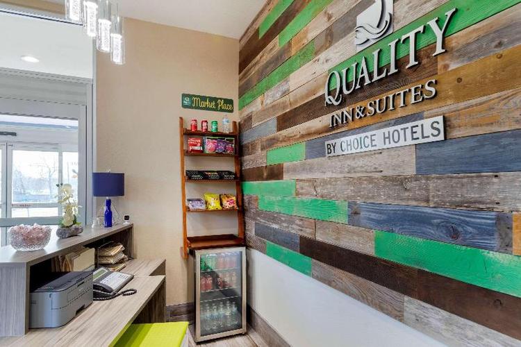 Quality Inn & Suites Elgin