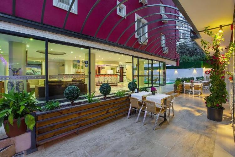 Twin Apart Hotel