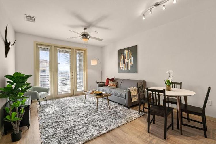 Kasa Dallas Love Field-Medical District Apts