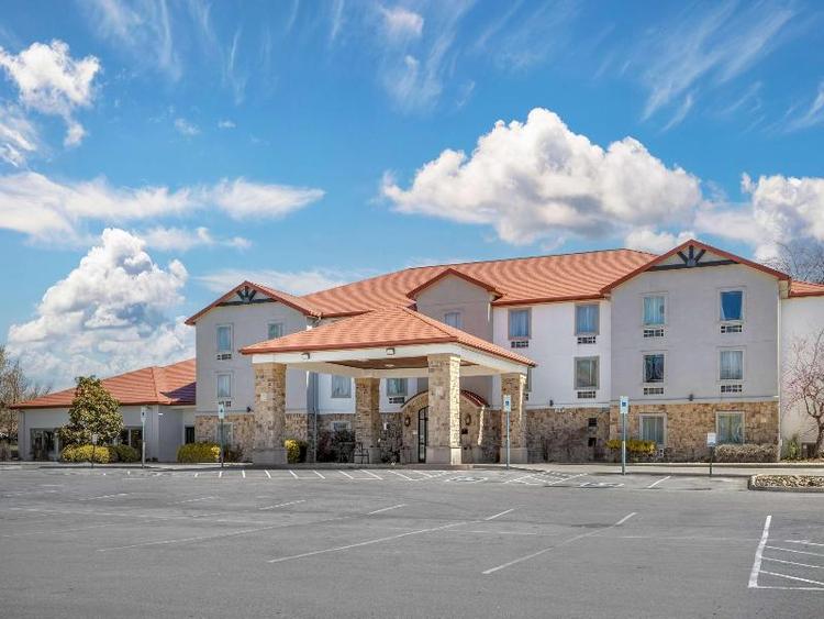 Quality Inn & Suites