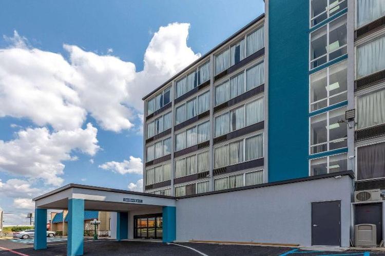 Baymont by Wyndham Laredo