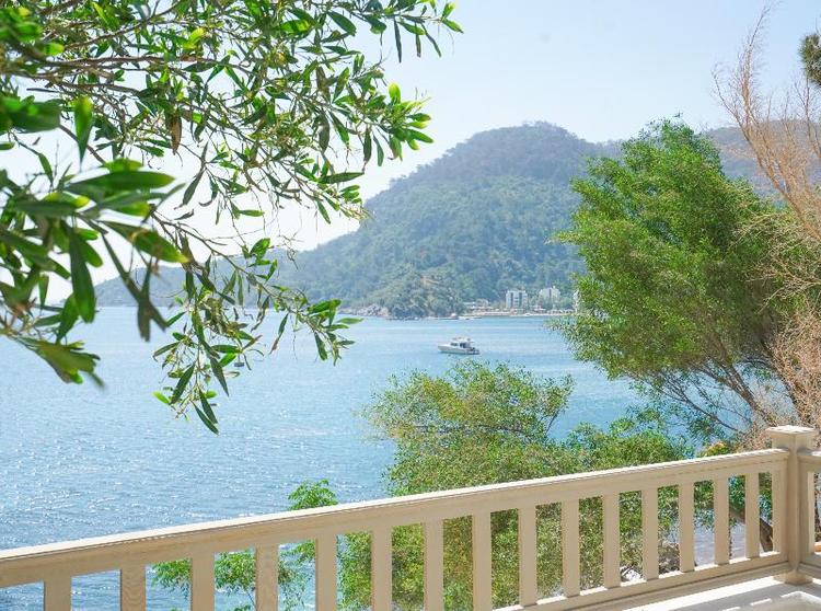 Perios Beach House - Adults Only