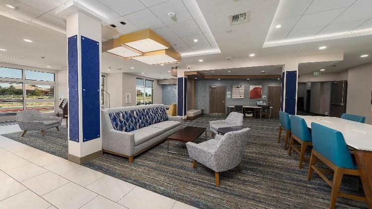 Holiday Inn Express & Suites Ridgecrest China Lake
