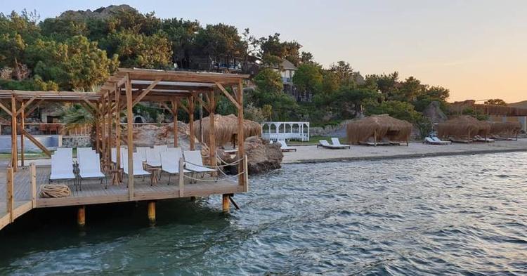 Ivy Sailing Hotel