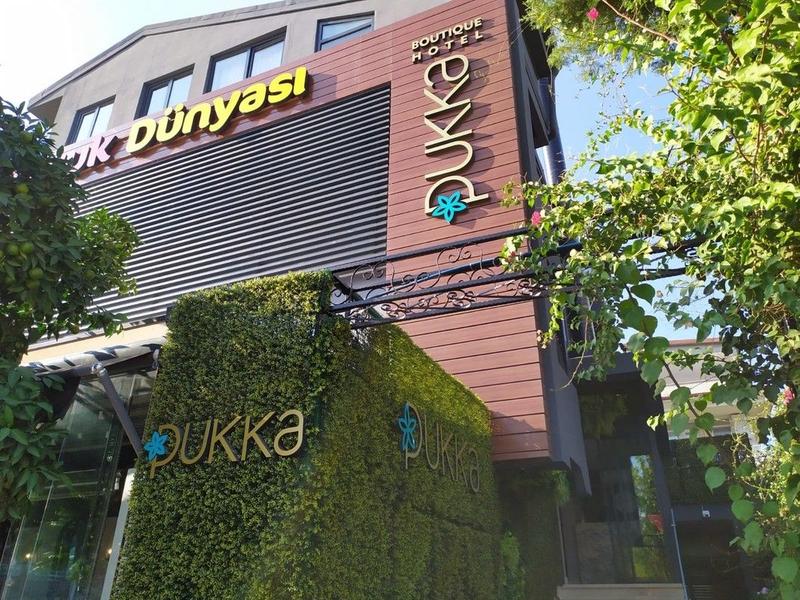Pukka Hotel