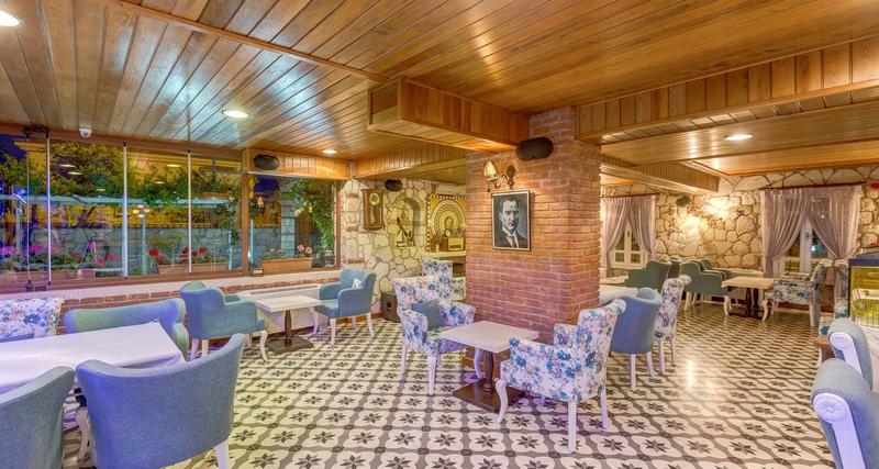 Alaroof Otel
