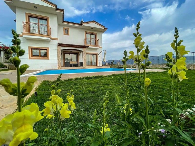 Villa Strawberry