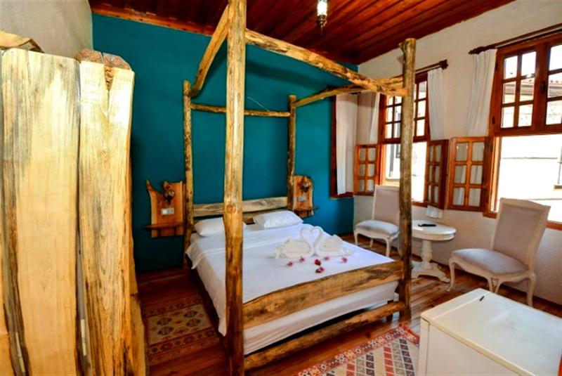 Otel Wood House