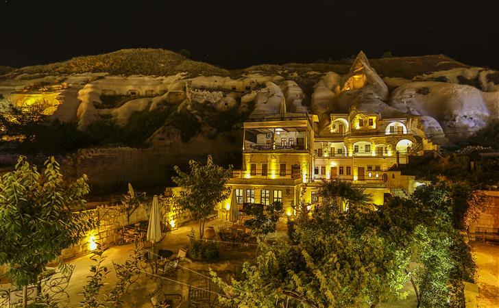 Spelunca Cave Suites