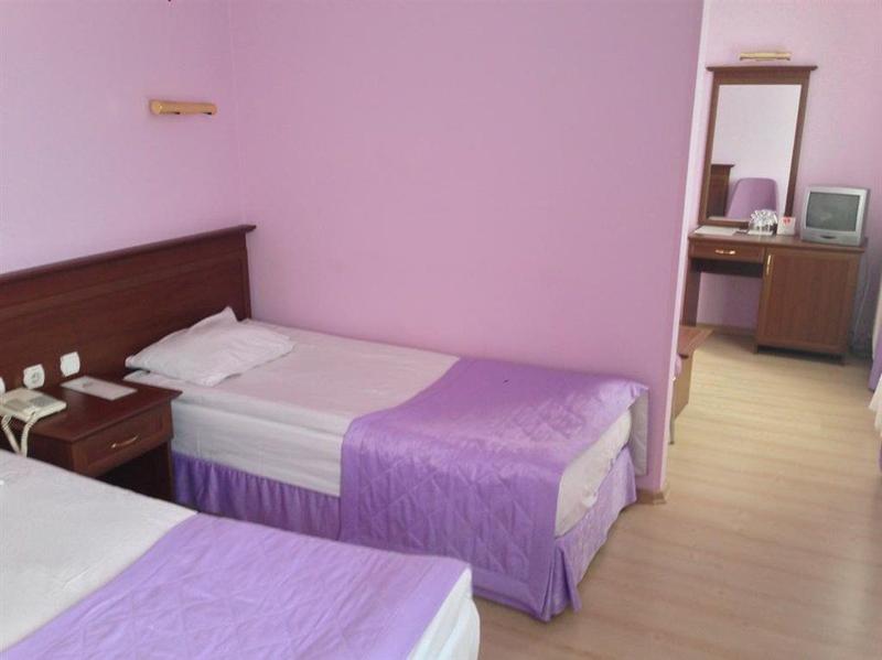 Izz Otel