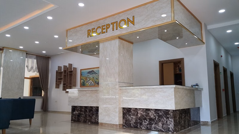 Midi Suites & Hotel