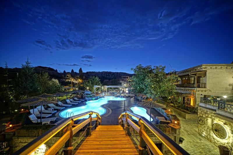 Holiday Cave Hotel