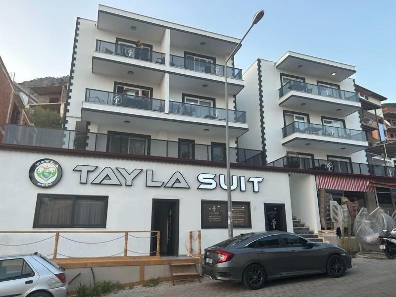 Tayla Suit